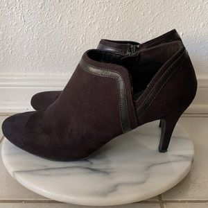 Dexflex Comfort Suede Heel Ankle Booties Size 12